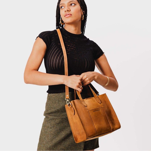 Portland Leather Goods Lola Crossbody Tote with Zipper in Dakota Nubuck Leather - Picture 5 of 16